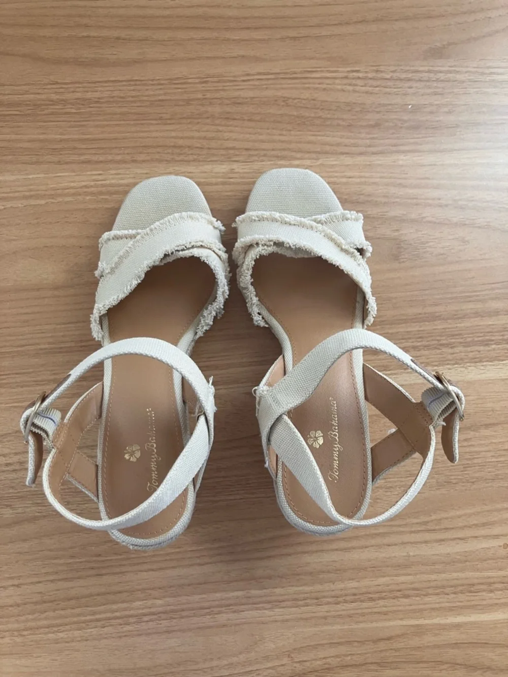 Tommy Bahama light cream